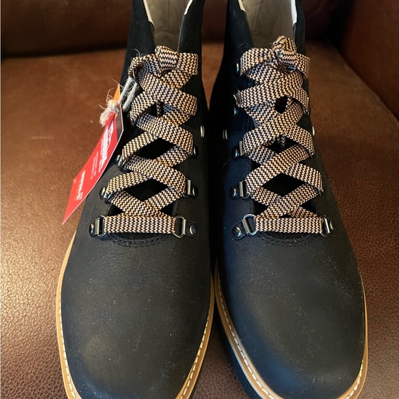 NWT Kodiak Boots, Black Suede 9 - Picture 2 of 4